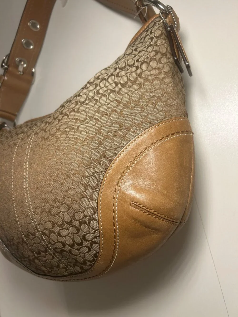 Coach Signature Soho Hobo Shoulder Bag Y2K Brown Tan Leather F10924